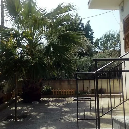 Residenza Monopati Pierias Apartmán *